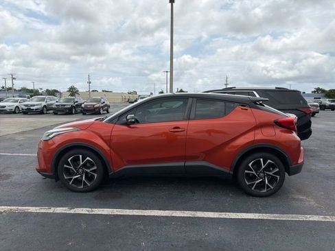 Used 2020 Toyota C-HR XLE FWD image 4