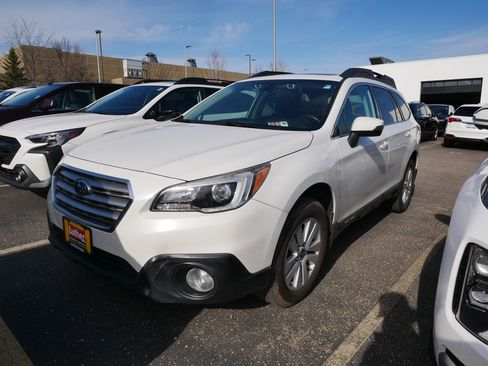 Used 2017 Subaru Outback 2.5i Premium image 2