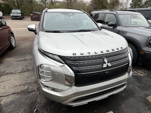 Used 2024 Mitsubishi Outlander AWD image 4