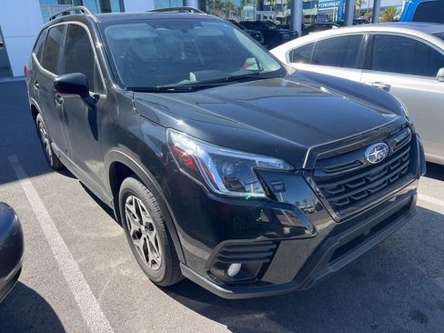 Used 2023 Subaru Forester Premium image 2