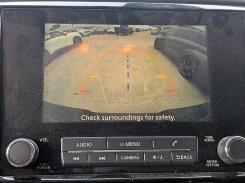 Used 2022 Nissan Titan SV image 20