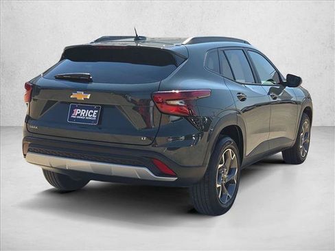 Used 2026 Chevrolet Trax LT w/ Driver Confidence Package FWD image 5