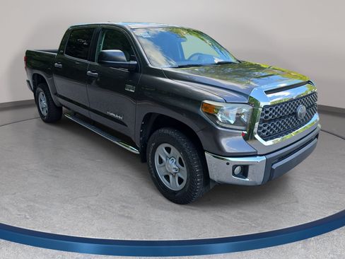 Used 2020 Toyota Tundra SR5 w/ SR5 Convenience Package AWD/4WD image 3