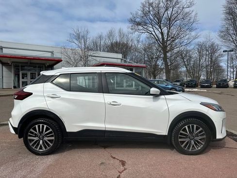 Used 2023 Nissan Kicks SV image 6