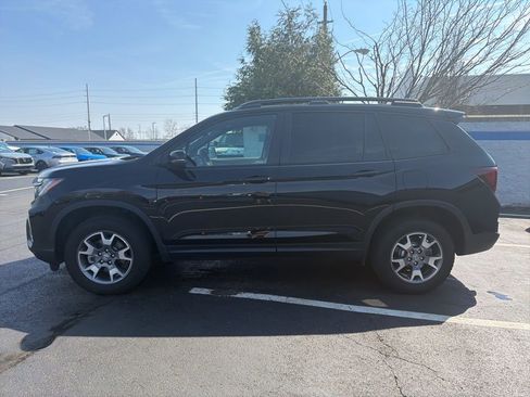 Certified 2023 Honda Passport TrailSport image 2
