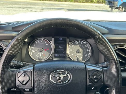 Used 2019 Toyota Tacoma TRD Off-Road w/ TRD Premium Off Road Package image 40