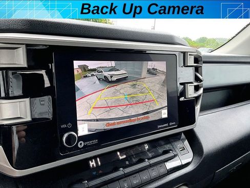 Used 2022 Toyota Tundra SR5 w/ SR5 Convenience Package AWD/4WD image 13