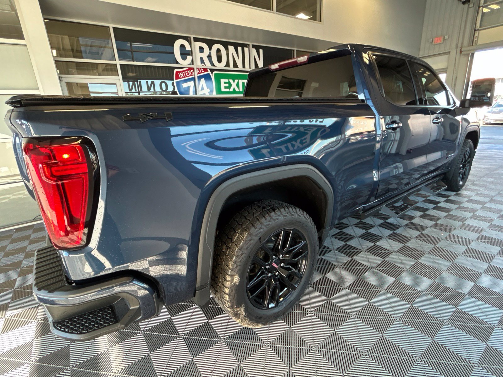 Used 2022 GMC Sierra 1500 Elevation w/ LPO, Elevation Black Package AWD/4WD image 6