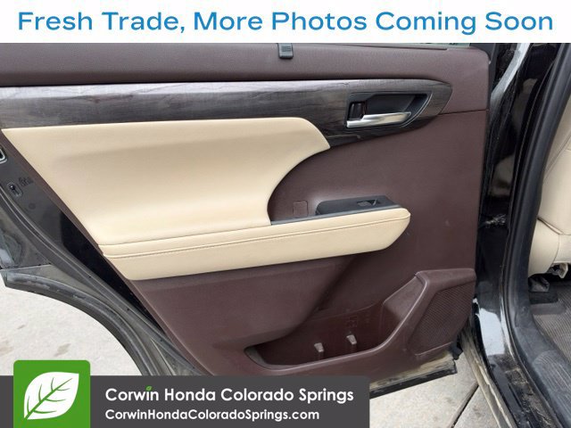 Used 2021 Toyota Highlander Limited AWD/4WD image 8