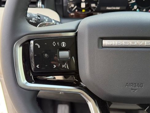 New 2025 Land Rover Discovery Sport S image 18