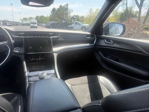 Certified 2024 Jeep Grand Cherokee L Altitude image 35