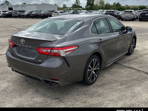 Used 2018 Toyota Camry SE w/ Convenience Package image 5