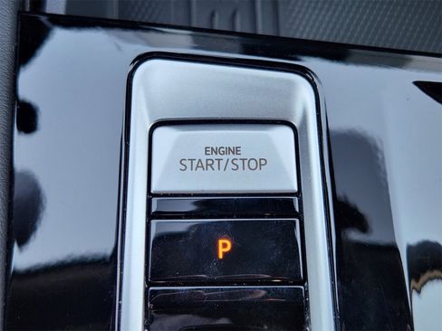 Used 2025 Volkswagen Atlas Cross Sport SE image 30