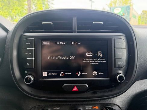 Used 2023 Kia Soul LX w/ LX Technology Package FWD image 16