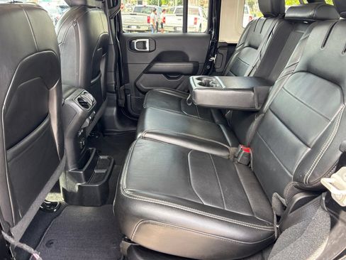 Used 2023 Jeep Wrangler Unlimited Sahara AWD/4WD image 14