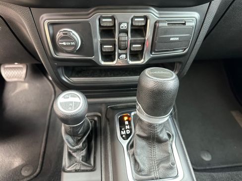 Used 2020 Jeep Gladiator Sport AWD/4WD image 13