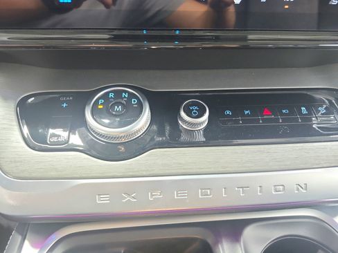 Used 2025 Ford Expedition Max Platinum AWD/4WD image 26