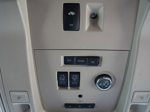 Used 2019 Cadillac Escalade Premium Luxury AWD/4WD image 35
