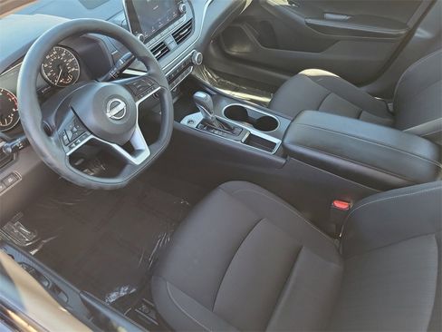 Used 2024 Nissan Altima 2.5 SV image 4