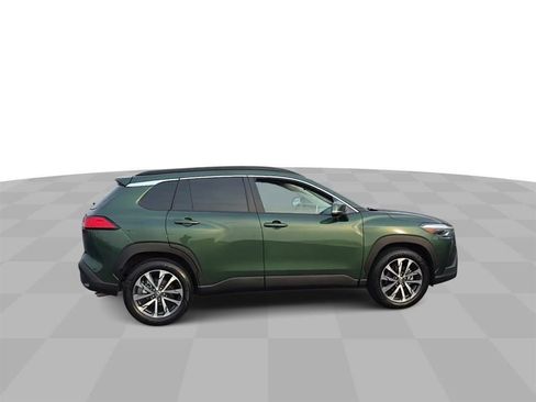 Used 2023 Toyota Corolla Cross XLE w/ Convenience Package image 9