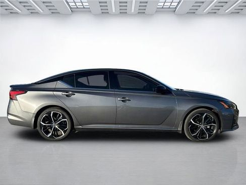 Used 2024 Nissan Altima 2.5 SR image 3