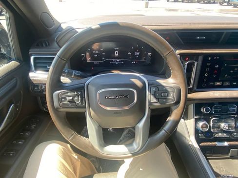 Used 2023 GMC Yukon XL Denali AWD/4WD image 16