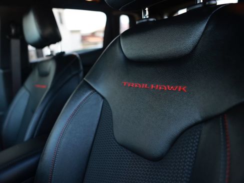 Used 2024 Jeep Compass Trailhawk AWD/4WD image 19