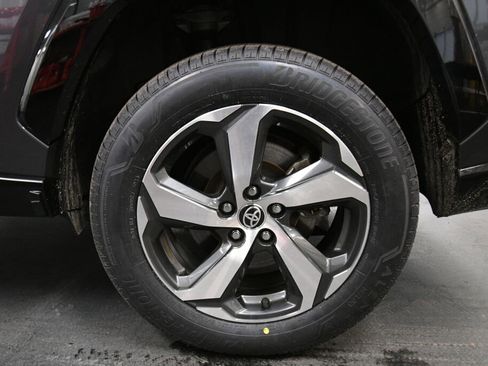 Certified 2023 Toyota RAV4 SE image 33