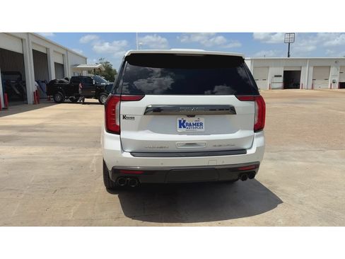 Used 2023 GMC Yukon XL Denali Ultimate AWD/4WD image 7