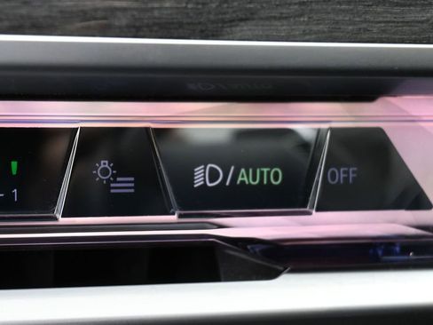 Used 2023 BMW 760i xDrive w/ Executive Package AWD/4WD image 21