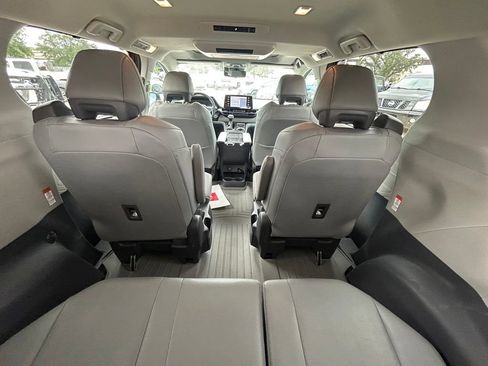 Used 2023 Toyota Sienna Limited AWD/4WD image 16