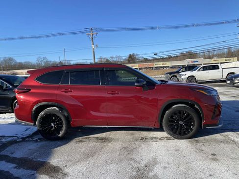 Used 2023 Toyota Highlander XSE image 2