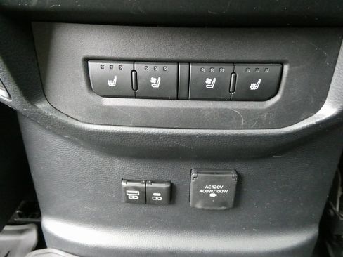 Used 2022 Toyota Tundra Platinum image 21