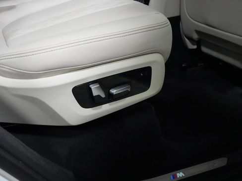 Used 2024 BMW X7 xDrive40i w/ M Sport Package image 9