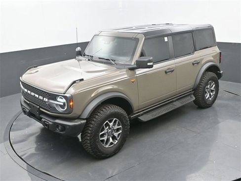 Used 2025 Ford Bronco Badlands image 30