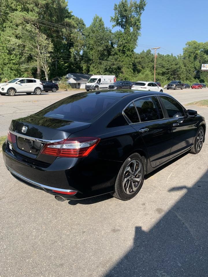 Used 2017 Honda Accord EX image 4