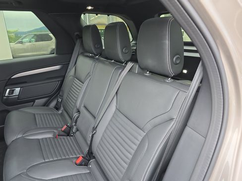 Certified 2025 Land Rover Discovery Dynamic SE image 16