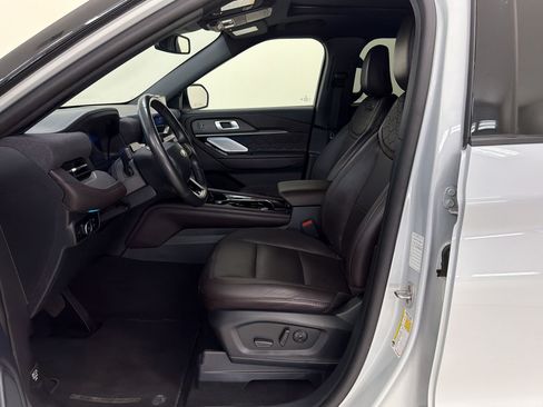 Certified 2025 Ford Explorer Platinum w/ LUX Leather Package AWD/4WD image 5