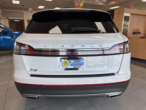 Used 2023 Lincoln Nautilus Reserve w/ Equipment Group 202A image 6