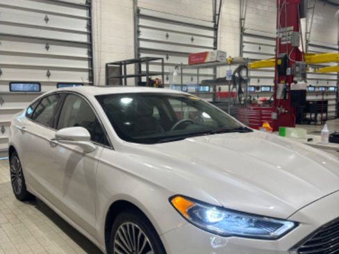 Used 2018 Ford Fusion SE w/ Fusion SE Technology Package image 48