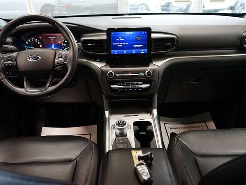 Used 2020 Ford Explorer XLT w/ Equipment Group 202A AWD/4WD image 39