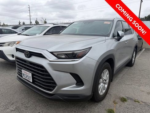 Used 2024 Toyota Grand Highlander FWD image 2