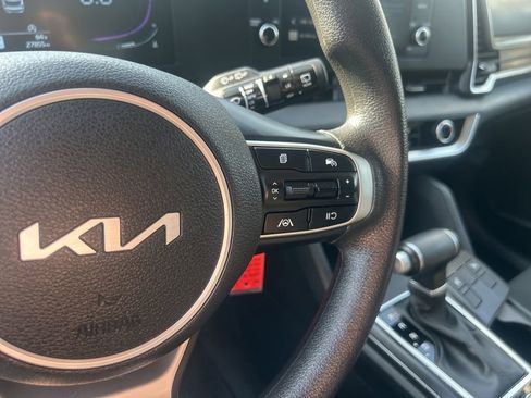 Used 2025 Kia Sportage LX image 18