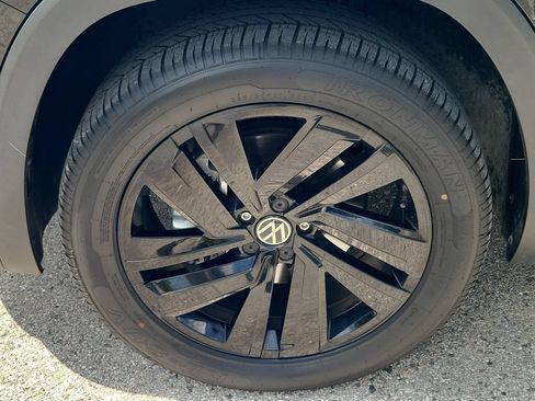 Used 2023 Volkswagen Atlas Cross Sport SE w/ Black Wheel Package FWD image 7