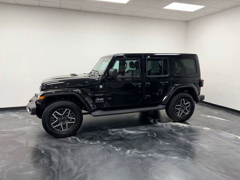 Used 2024 Jeep Wrangler Unlimited Sahara AWD/4WD image 19