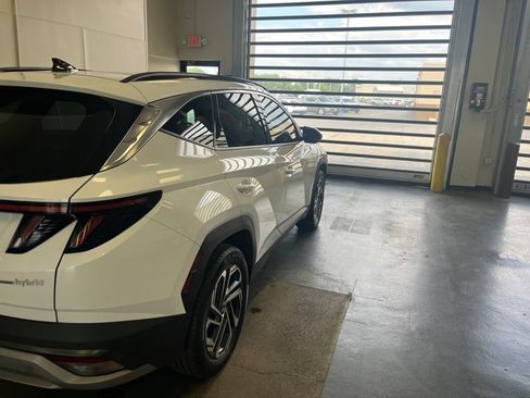 Used 2025 Hyundai Tucson Limited AWD/4WD image 8