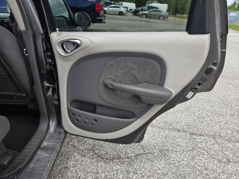 Used 2002 Chrysler PT Cruiser FWD image 19