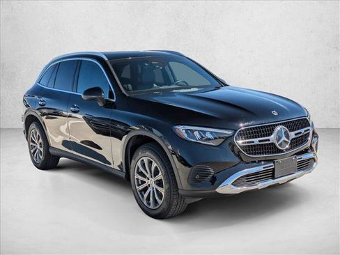 Used 2023 Mercedes-Benz GLC 300 4MATIC image 3