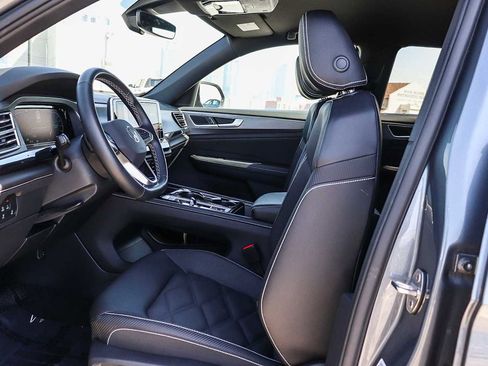 Used 2025 Volkswagen Atlas Cross Sport SE image 16