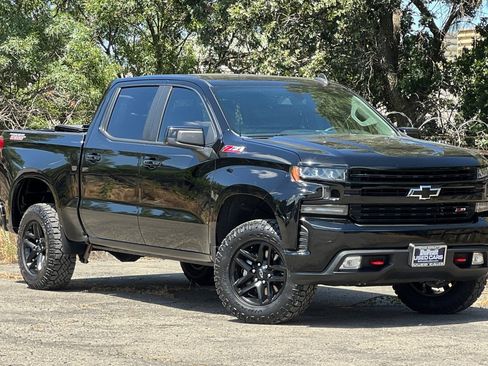 Used 2021 Chevrolet Silverado 1500 LT Trail Boss w/ Convenience Package II AWD/4WD image 2